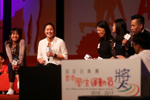 Photo 5: Ms. Cecilia Yeung Man-wai, the winner of High Jump at Asian Grand Prix Taipei 2017 (Left 1) and Ms. Yvette Kong Man-yi, the member of Hong Kong Swimming Team in Rio 2016 (Left 2) share their efforts in striving for success with the awardees, and encourage them to embrace their future.