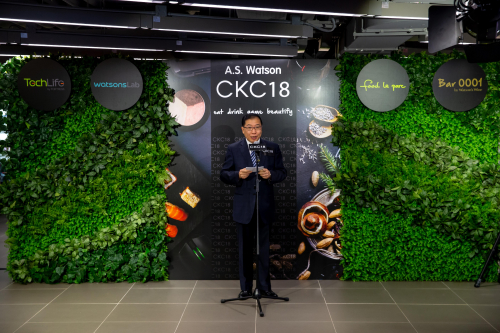 Mr. Dominic Lai expresses at CKC18 opening ceremony that with extensive application of retail technologies including unmanned checkout counter, electronic payment, Scan&Go self-checkout service and StyleMe AR virtual make-up, CKC18 brings a fun and convenient shopping experience to customers