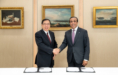 Omar Al Futtaim (right), Al Futtaim Group’s Vice-Chairman and Dominic Lai (left), AS Watson Group Managing Director signed the agreement in January to launch Watsons in GCC, with the first store being opened in October