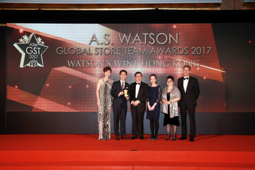 Wong Wai Kwong of Watsons Wine at Hopewell Centre is recognised for his team’s professional and caring customers service and encouraging sales performance