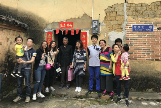 Visiting the elderly and planting trees in Qijing village