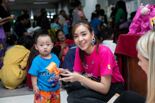 Peeraya Polnikorngit (right) tries to make the children feel more relaxed in an unfamiliar environment