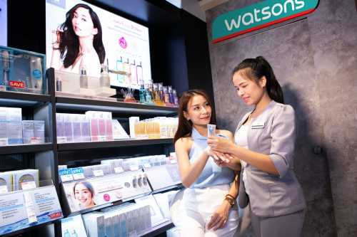 Customer receives professional skincare recommendation from d program beauty advisor in Watsons store