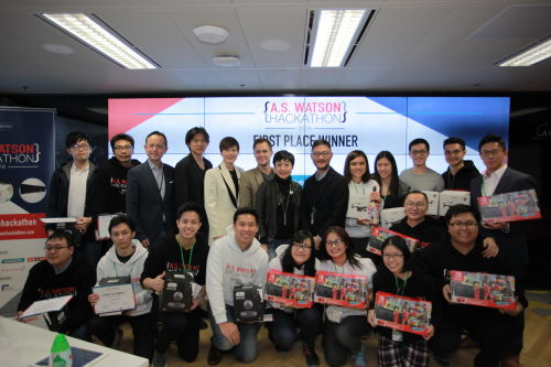 Malina Ngai, Group Chief Operating Officer of AS Watson Group (second row, 5st from left) takes a group photo with the winning teams