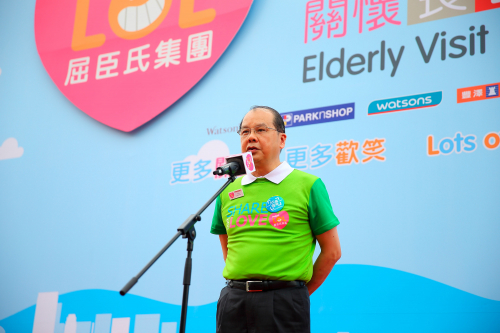 Mr.Matthew Cheung, GBS, JP, Secretary for Labour and Welfare, Hong Kong SAR Government cheered for the volunteers at the kick-off ceremony of AS Watson Group Project LOL Elderly Day.