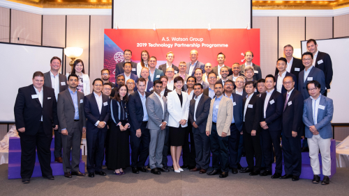 Malina Ngai, Group Chief Operating Officer of AS Watson Group, hosts the AS Watson Technology Partners Day Event and takes a group photo with representatives of all the Tech Partners