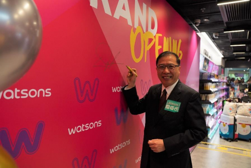 Mr. Dominic LAI, Group Managing Director of AS Watson Group shares that Watsons Hong Kong Tech- Fun concept store coincides with the Group’s 15,800th store opened worldwide, driving new digital retail experience