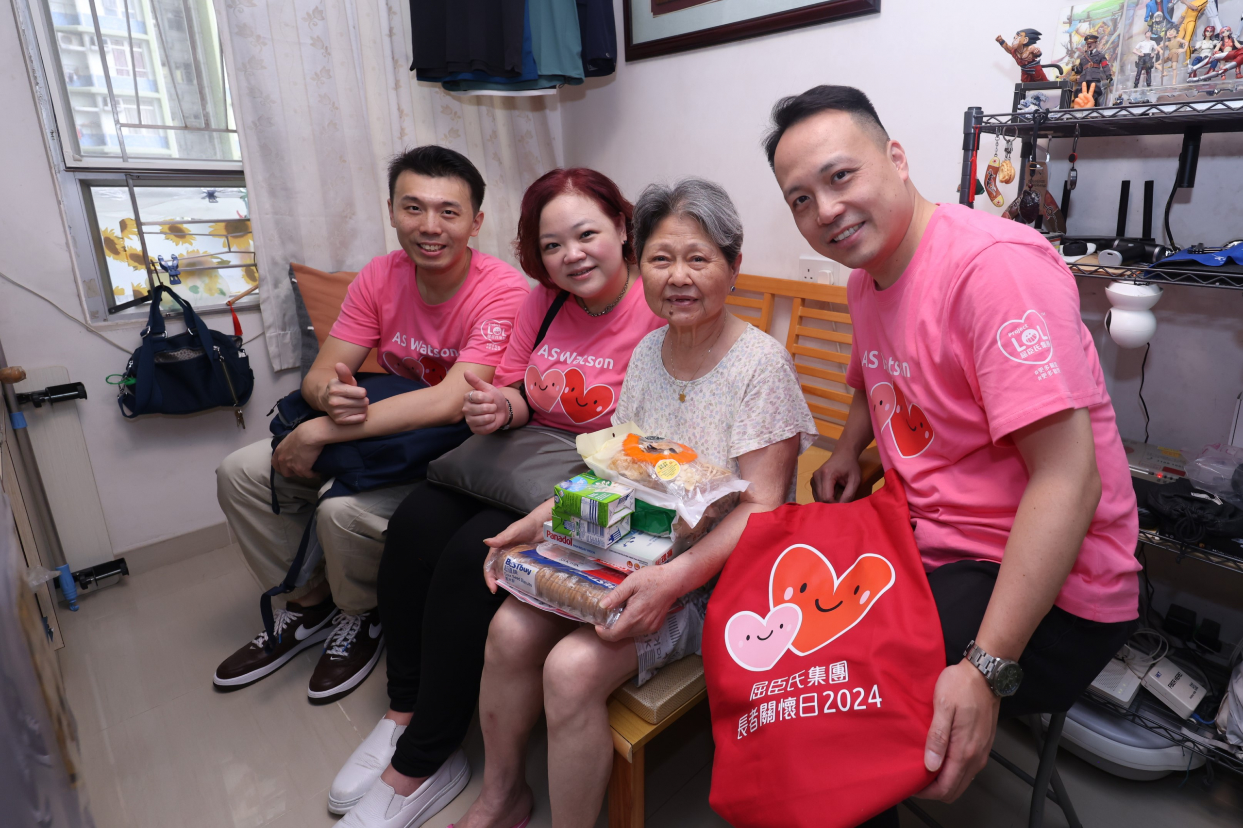 “AS Watson Project LOL Elderly Visit has partnered with the Hong Kong Young Women’s Christian Association and Hong Kong Christian Service, mobilising over 1,100 volunteers from its business units and 47 partners to visit 2,000 elderly in nine districts across Hong Kong.