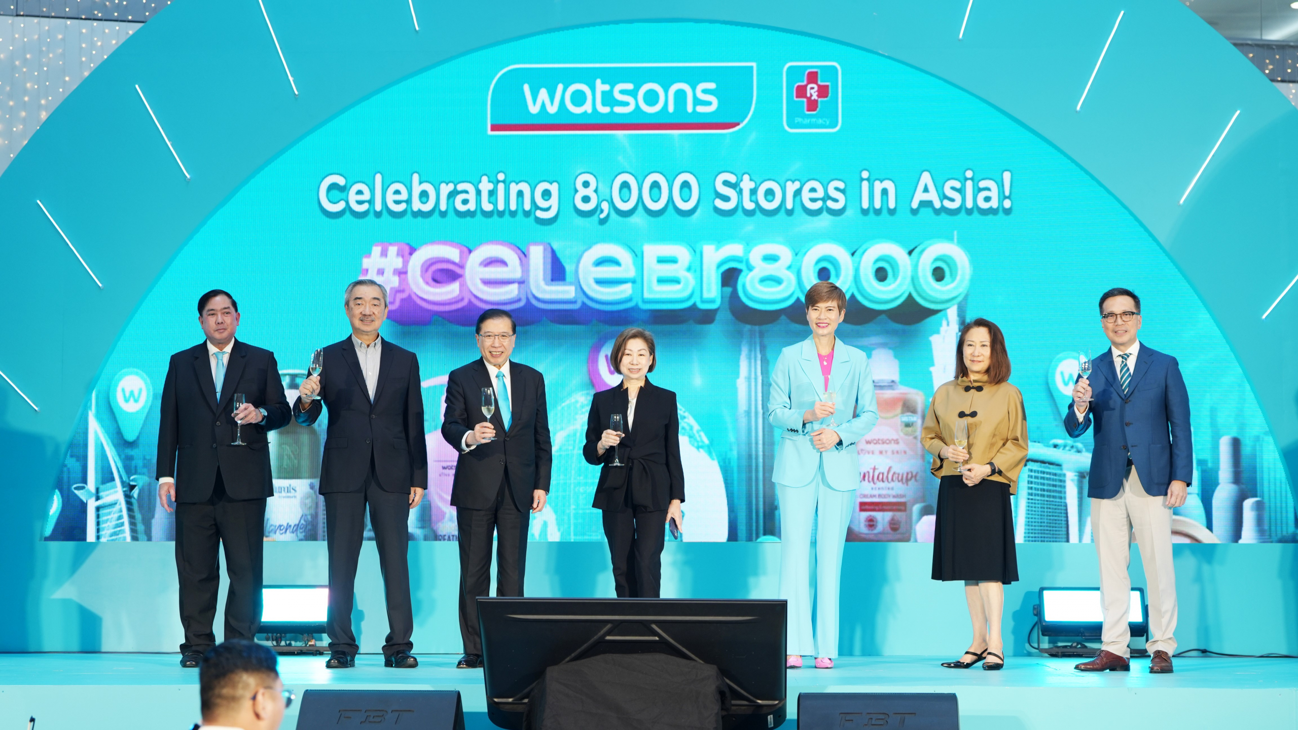 Dominic Lai, Chairman of AS Watson Group (third from left), Dr. Malina Ngai, Group CEO of AS Watson Group (third from right), Robert Sun, Regional Managing Director, H&B Asia & International Commercial Director of AS Watson Group (first from right) and Danilo Chiong, Managing Director of Watsons Philippines (first from left), celebrate the opening of Watsons’ 8,000th store in Asia