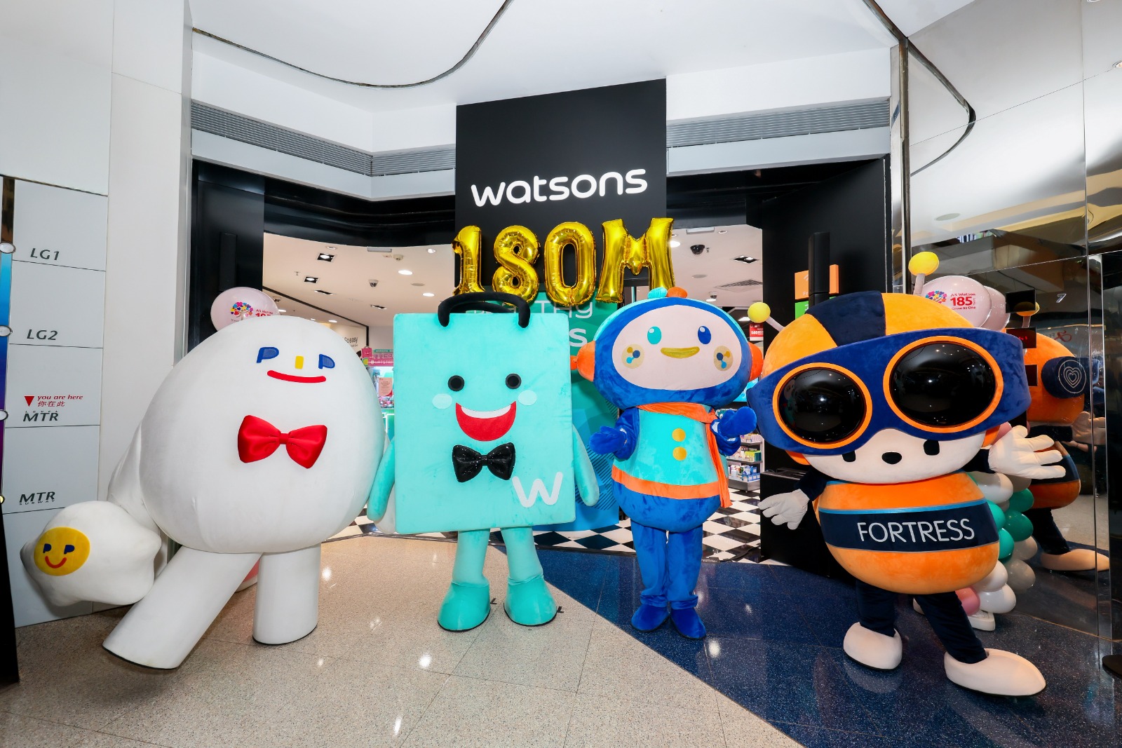 The “MoneyBack Family” characters — “MB Captain”, “WatsBag”, “Best Guy” and “Forte Bee” — made their first joint appearance at the surprise event, delighting customers with joy and infectious energy.